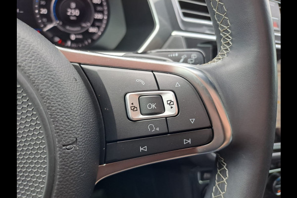 Volkswagen Tiguan 2.0 TSI 4Motion Highline R-line | LED | Pano | Trekhaak | Leder | Elek. klep | Virtual | LMV 20" | Camera | Vol |
