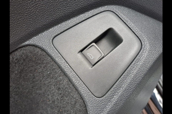 Volkswagen Tiguan 2.0 TSI 4Motion Highline R-line | LED | Pano | Trekhaak | Leder | Elek. klep | Virtual | LMV 20" | Camera | Vol |