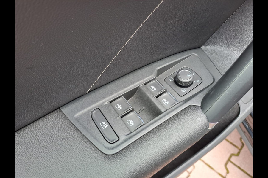 Volkswagen Tiguan 2.0 TSI 4Motion Highline R-line | LED | Pano | Trekhaak | Leder | Elek. klep | Virtual | LMV 20" | Camera | Vol |