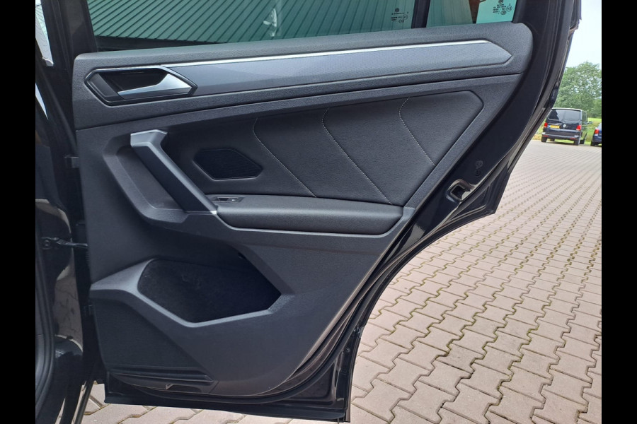 Volkswagen Tiguan 2.0 TSI 4Motion Highline R-line | LED | Pano | Trekhaak | Leder | Elek. klep | Virtual | LMV 20" | Camera | Vol |