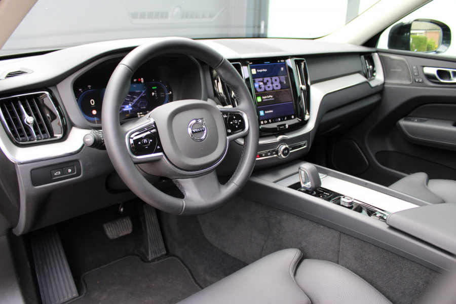 Volvo XC60 2.0 T8 Plug-in hybrid AWD Plus Dark | Luchtvering | 360 | H&K | Trekhaak