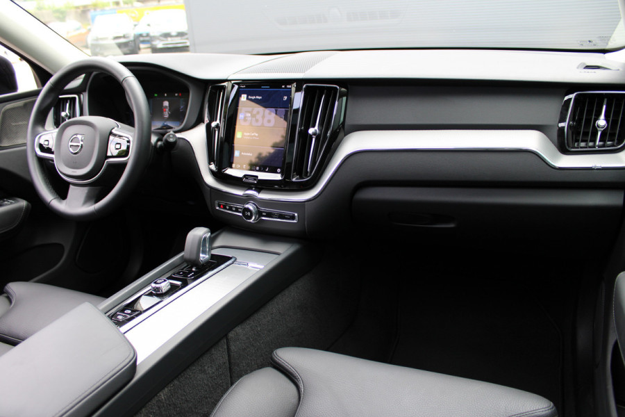 Volvo XC60 2.0 T8 Plug-in hybrid AWD Plus Dark | Luchtvering | 360 | H&K | Trekhaak