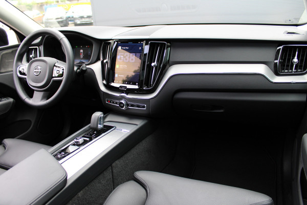 Volvo XC60 2.0 T8 Plug-in hybrid AWD Plus Dark | Luchtvering | 360 | H&K | Trekhaak