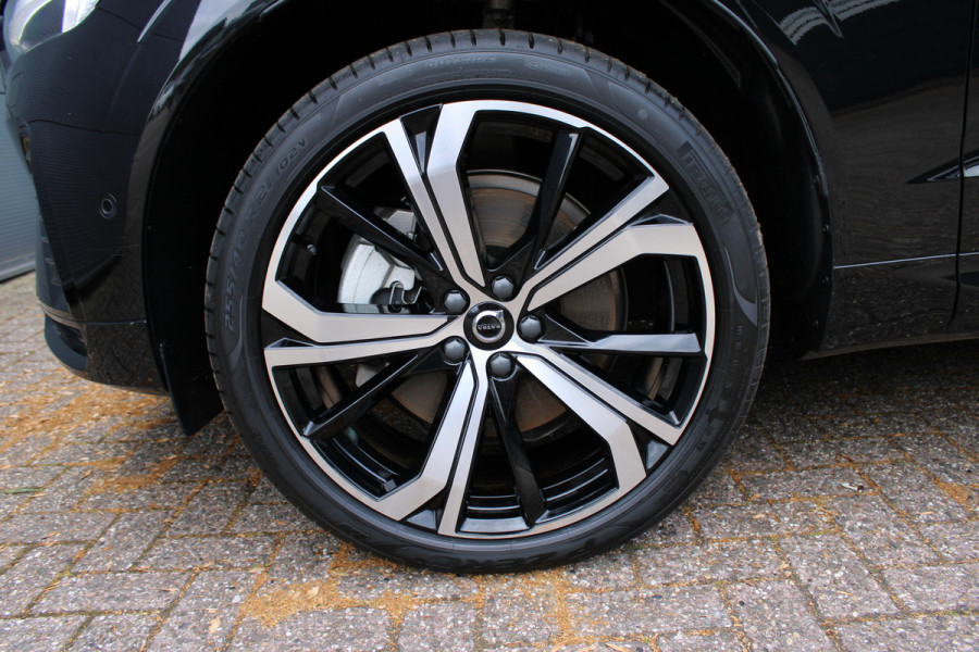 Volvo XC60 2.0 T8 Plug-in hybrid AWD Plus Dark | Luchtvering | 360 | H&K | Trekhaak