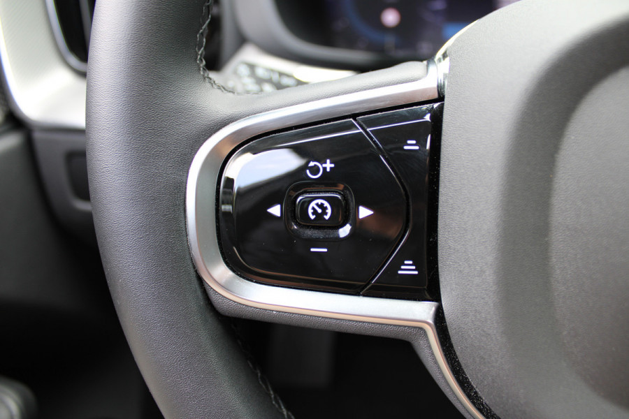 Volvo XC60 2.0 T8 Plug-in hybrid AWD Plus Dark | Luchtvering | 360 | H&K | Trekhaak