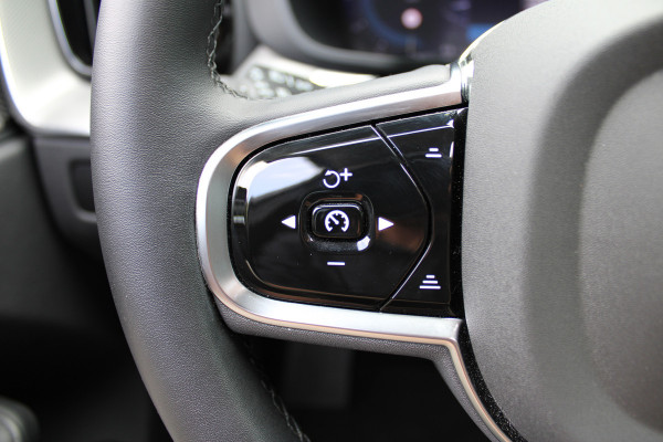 Volvo XC60 2.0 T8 Plug-in hybrid AWD Plus Dark | Luchtvering | 360 | H&K | Trekhaak