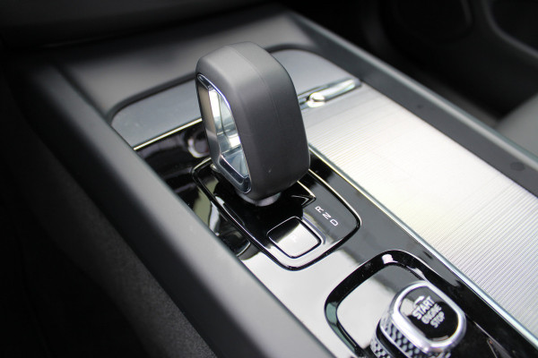 Volvo XC60 2.0 T8 Plug-in hybrid AWD Plus Dark | Luchtvering | 360 | H&K | Trekhaak