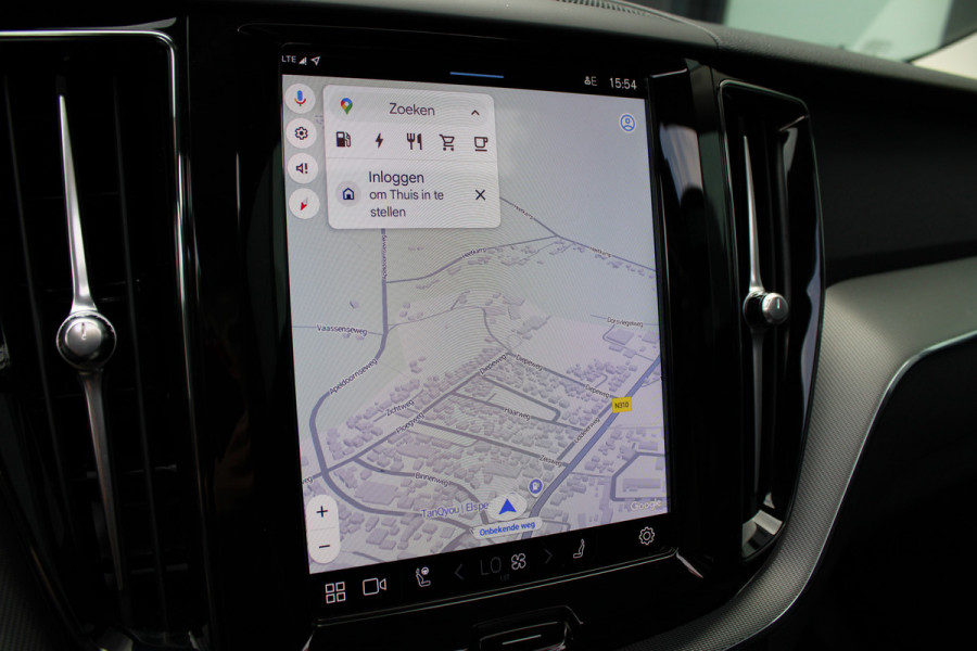 Volvo XC60 2.0 T8 Plug-in hybrid AWD Plus Dark | Luchtvering | 360 | H&K | Trekhaak