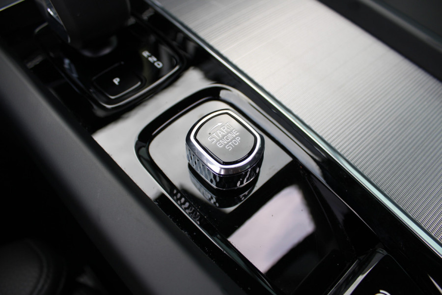Volvo XC60 2.0 T8 Plug-in hybrid AWD Plus Dark | Luchtvering | 360 | H&K | Trekhaak