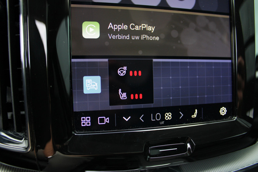 Volvo XC60 2.0 T8 Plug-in hybrid AWD Plus Dark | Luchtvering | 360 | H&K | Trekhaak