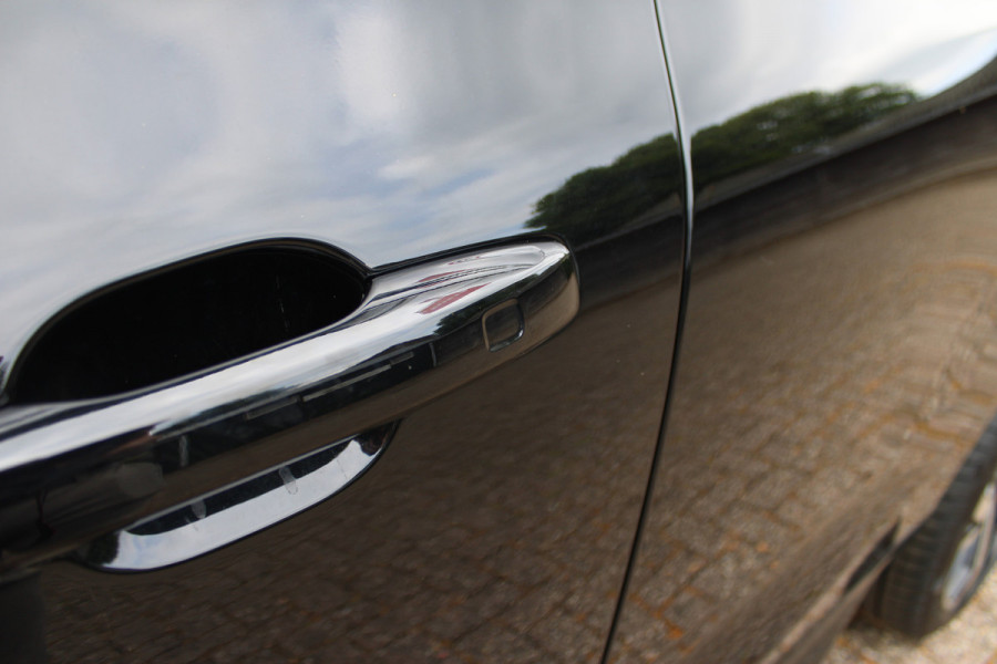 Volvo XC60 2.0 T8 Plug-in hybrid AWD Plus Dark | Luchtvering | 360 | H&K | Trekhaak