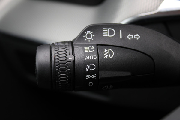 Volvo XC60 2.0 T8 Plug-in hybrid AWD Plus Dark | Luchtvering | 360 | H&K | Trekhaak