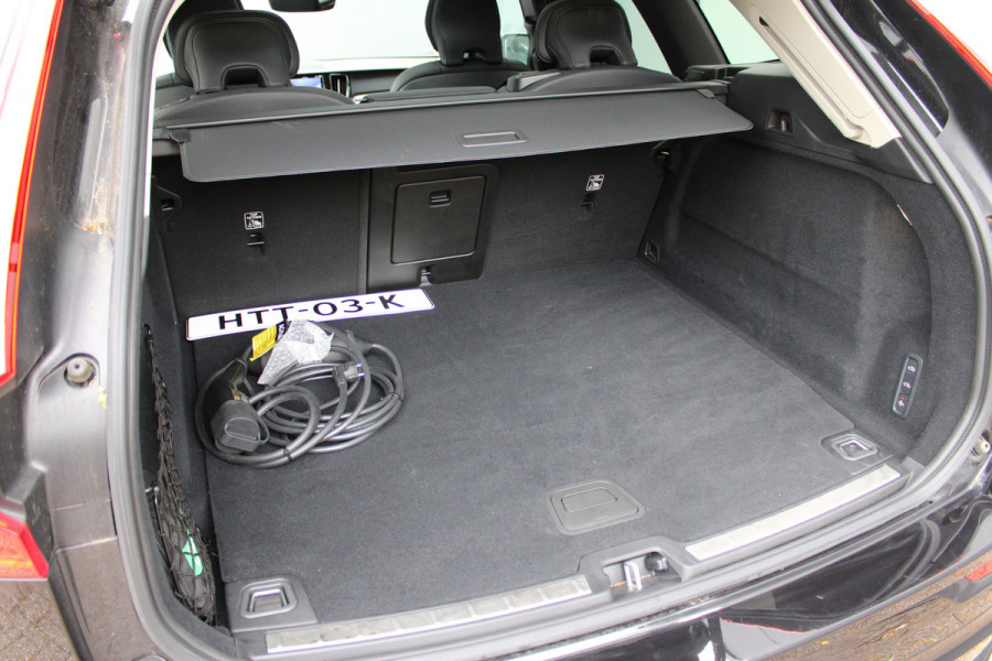 Volvo XC60 2.0 T8 Plug-in hybrid AWD Plus Dark | Luchtvering | 360 | H&K | Trekhaak