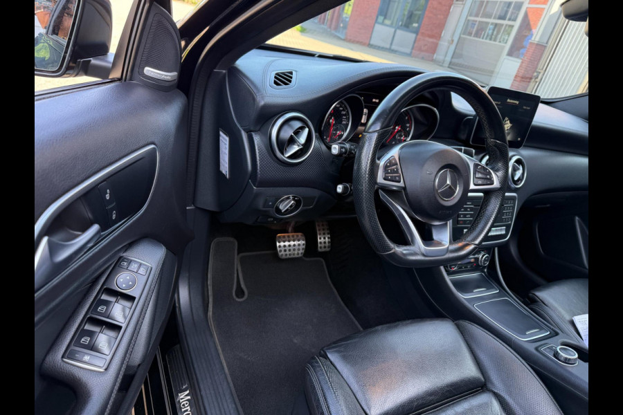 Mercedes-Benz A-Klasse 220 D 4MATIC AMG 4X4 LEDER PANO CAM FACE+ LUXE
