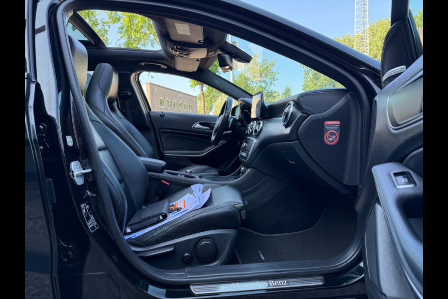 Mercedes-Benz A-Klasse 220 D 4MATIC AMG 4X4 LEDER PANO CAM FACE+ LUXE