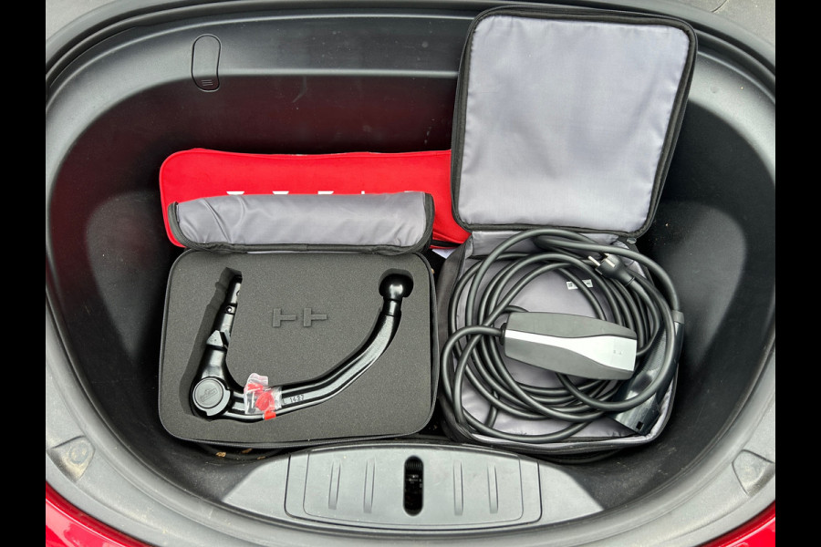 Tesla Model 3 Long Range AWD 75 kWh 86% SOH Trekhaak (1.000kg)