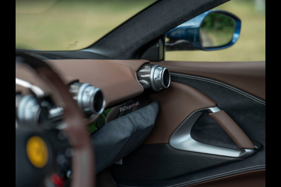 Ferrari 812 Superfast | Atelier Car | Blu Swaters | Veel alcantara! | Lift | JBL | Carbon Driver Zone | Briljante configuratie
