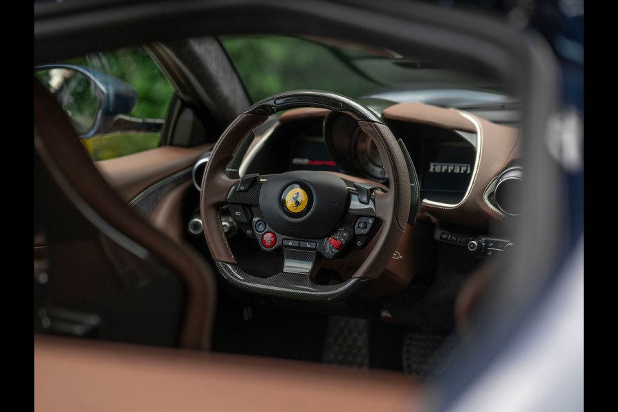 Ferrari 812 Superfast | Atelier Car | Blu Swaters | Veel alcantara! | Lift | JBL | Carbon Driver Zone | Briljante configuratie
