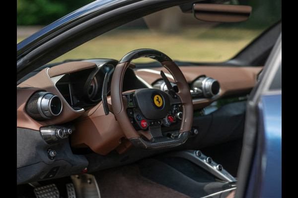Ferrari 812 Superfast | Atelier Car | Blu Swaters | Veel alcantara! | Lift | JBL | Carbon Driver Zone | Briljante configuratie