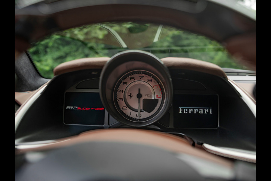 Ferrari 812 Superfast | Atelier Car | Blu Swaters | Veel alcantara! | Lift | JBL | Carbon Driver Zone | Briljante configuratie