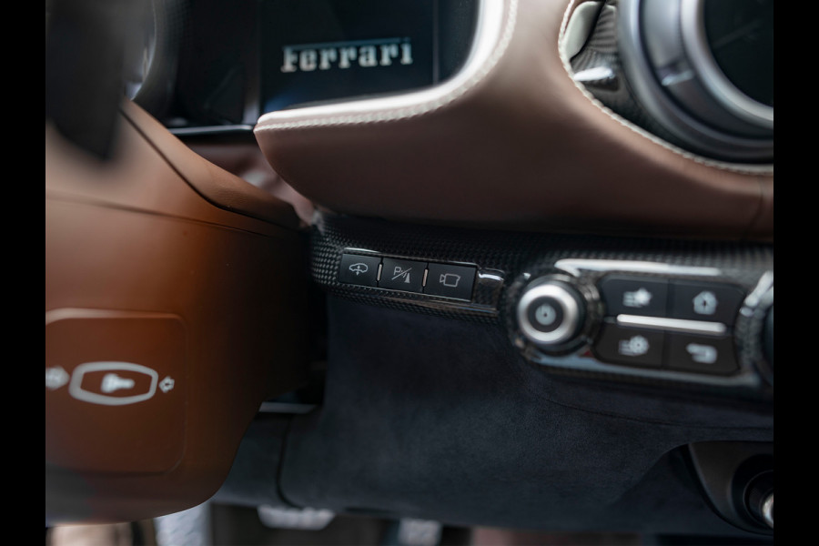 Ferrari 812 Superfast | Atelier Car | Blu Swaters | Veel alcantara! | Lift | JBL | Carbon Driver Zone | Briljante configuratie