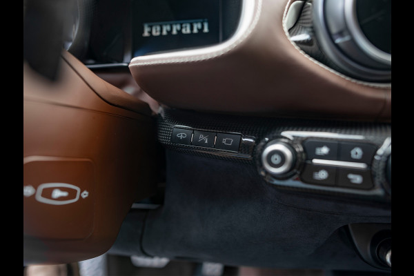 Ferrari 812 Superfast | Atelier Car | Blu Swaters | Veel alcantara! | Lift | JBL | Carbon Driver Zone | Briljante configuratie