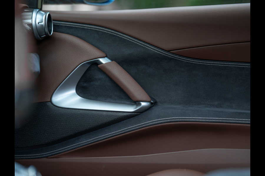 Ferrari 812 Superfast | Atelier Car | Blu Swaters | Veel alcantara! | Lift | JBL | Carbon Driver Zone | Briljante configuratie