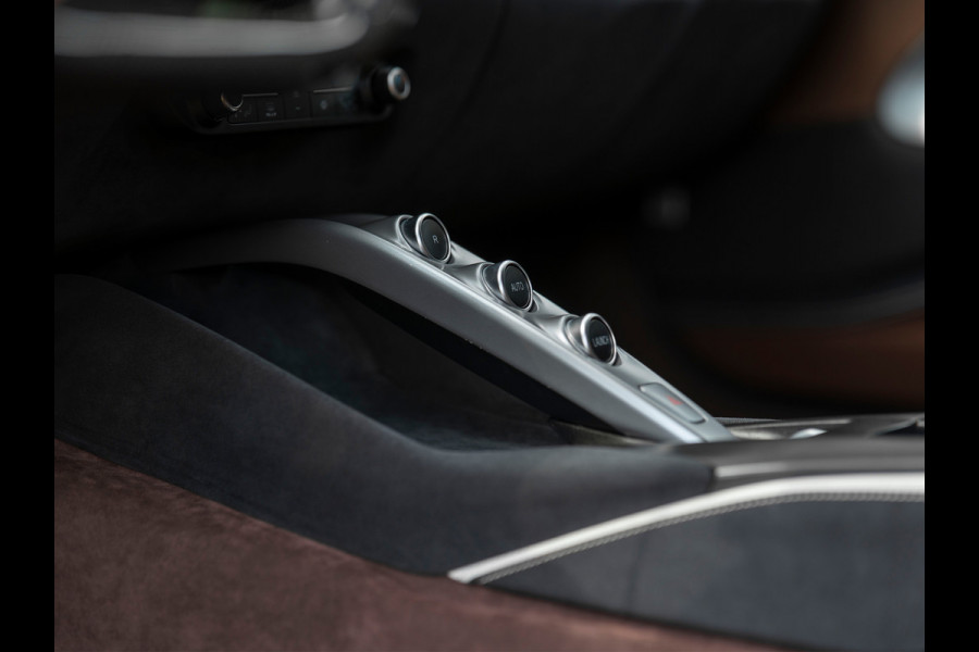 Ferrari 812 Superfast | Atelier Car | Blu Swaters | Veel alcantara! | Lift | JBL | Carbon Driver Zone | Briljante configuratie