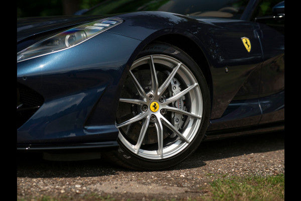 Ferrari 812 Superfast | Atelier Car | Blu Swaters | Veel alcantara! | Lift | JBL | Carbon Driver Zone | Briljante configuratie