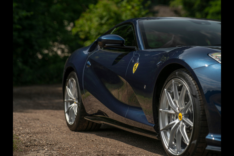 Ferrari 812 Superfast | Atelier Car | Blu Swaters | Veel alcantara! | Lift | JBL | Carbon Driver Zone | Briljante configuratie
