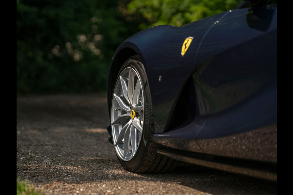Ferrari 812 Superfast | Atelier Car | Blu Swaters | Veel alcantara! | Lift | JBL | Carbon Driver Zone | Briljante configuratie