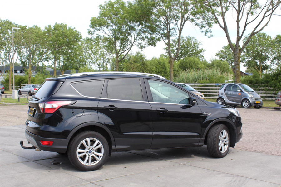 Ford Kuga 1.5 EcoBoost Titanium prijs is incl btw CAMERA TREKHAAK VERWARMBARE STOELEN MULTIMEDIA