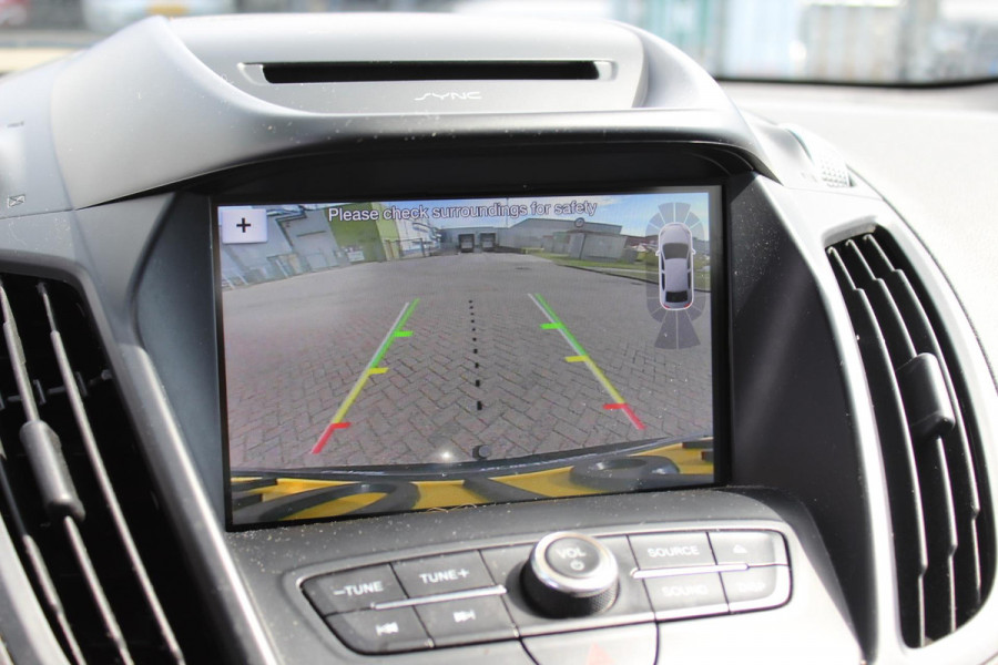 Ford Kuga 1.5 EcoBoost Titanium prijs is incl btw CAMERA TREKHAAK VERWARMBARE STOELEN MULTIMEDIA