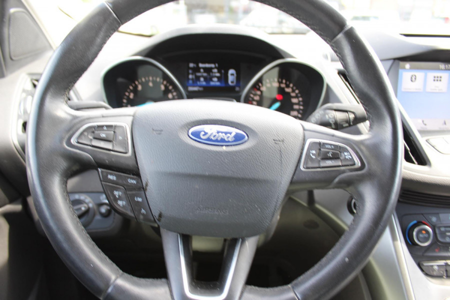 Ford Kuga 1.5 EcoBoost Titanium prijs is incl btw CAMERA TREKHAAK VERWARMBARE STOELEN MULTIMEDIA