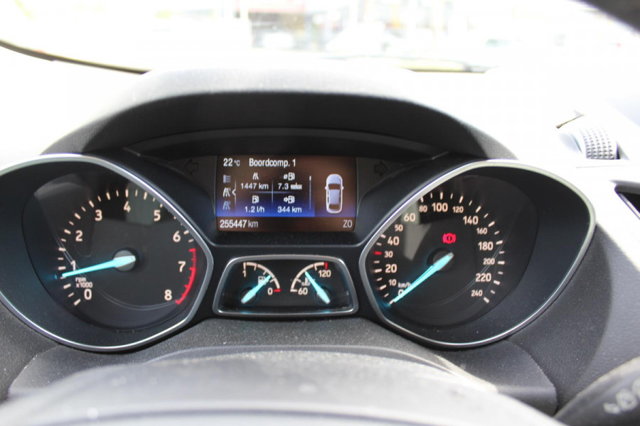 Ford Kuga 1.5 EcoBoost Titanium prijs is incl btw CAMERA TREKHAAK VERWARMBARE STOELEN MULTIMEDIA