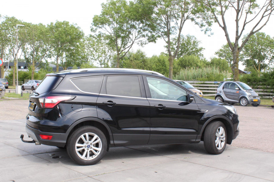 Ford Kuga 1.5 EcoBoost Titanium prijs is incl btw CAMERA TREKHAAK VERWARMBARE STOELEN MULTIMEDIA