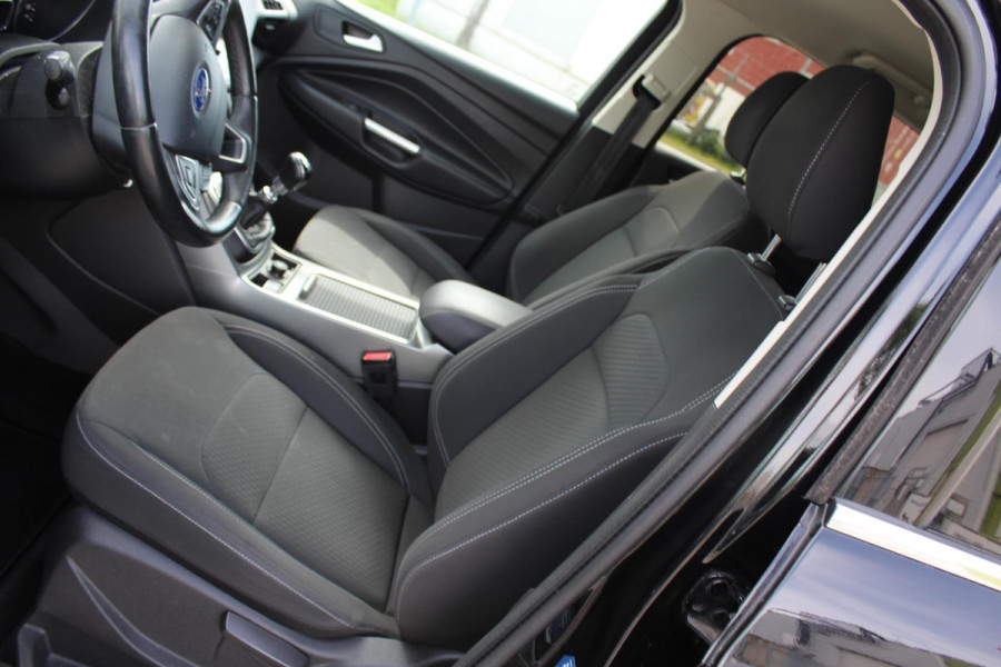 Ford Kuga 1.5 EcoBoost Titanium prijs is incl btw CAMERA TREKHAAK VERWARMBARE STOELEN MULTIMEDIA