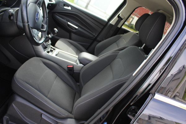 Ford Kuga 1.5 EcoBoost Titanium prijs is incl btw CAMERA TREKHAAK VERWARMBARE STOELEN MULTIMEDIA