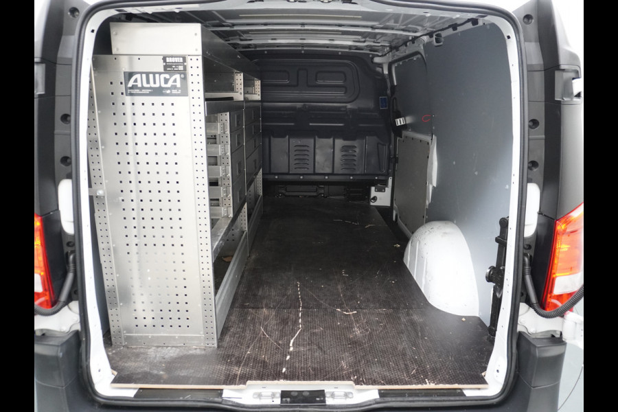 Mercedes-Benz Vito 116CDI 164PK Lang Navi PDC-v+a Camera ParkAssist Trekhaak Airco-CruiseC. Regen-Lichtsensor Bluetooth Schuifdeur Betonplex vloer Wandbetimmering + LedVerlichte-laadruim Dimlicht-Assist Tempmatik Warmtewerend-Glas Elektr-Spiegels+Verwarmd  2.000kg Trekvermogen 1e Eigenaar Nwe Model BlueTec gen 3  EURO 6 CI