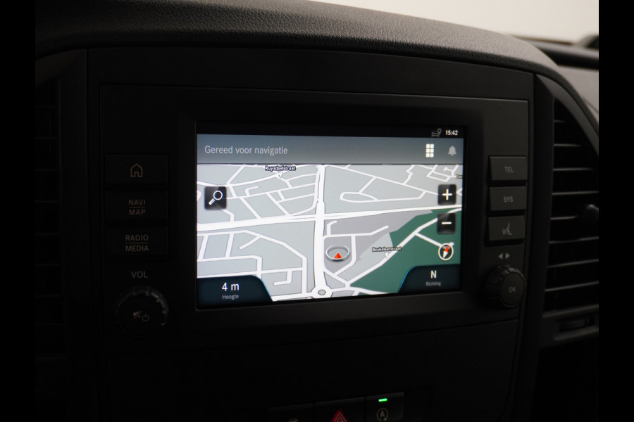 Mercedes-Benz Vito 116CDI 164PK Lang Navi PDC-v+a Camera ParkAssist Trekhaak Airco-CruiseC. Regen-Lichtsensor Bluetooth Schuifdeur Betonplex vloer Wandbetimmering + LedVerlichte-laadruim Dimlicht-Assist Tempmatik Warmtewerend-Glas Elektr-Spiegels+Verwarmd  2.000kg Trekvermogen 1e Eigenaar Nwe Model BlueTec gen 3  EURO 6 CI