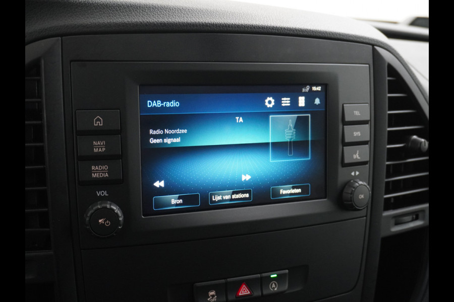 Mercedes-Benz Vito 116CDI 164PK Lang Navi PDC-v+a Camera ParkAssist Trekhaak Airco-CruiseC. Regen-Lichtsensor Bluetooth Schuifdeur Betonplex vloer Wandbetimmering + LedVerlichte-laadruim Dimlicht-Assist Tempmatik Warmtewerend-Glas Elektr-Spiegels+Verwarmd  2.000kg Trekvermogen 1e Eigenaar Nwe Model BlueTec gen 3  EURO 6 CI