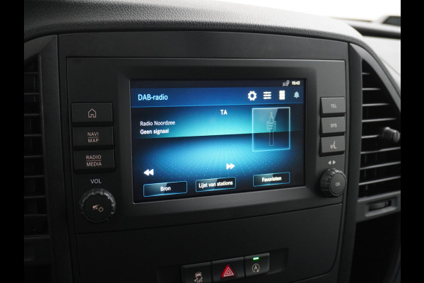 Mercedes-Benz Vito 116CDI 164PK Lang Navi PDC-v+a Camera ParkAssist Trekhaak Airco-CruiseC. Regen-Lichtsensor Bluetooth Schuifdeur Betonplex vloer Wandbetimmering + LedVerlichte-laadruim Dimlicht-Assist Tempmatik Warmtewerend-Glas Elektr-Spiegels+Verwarmd  2.000kg Trekvermogen 1e Eigenaar Nwe Model BlueTec gen 3  EURO 6 CI