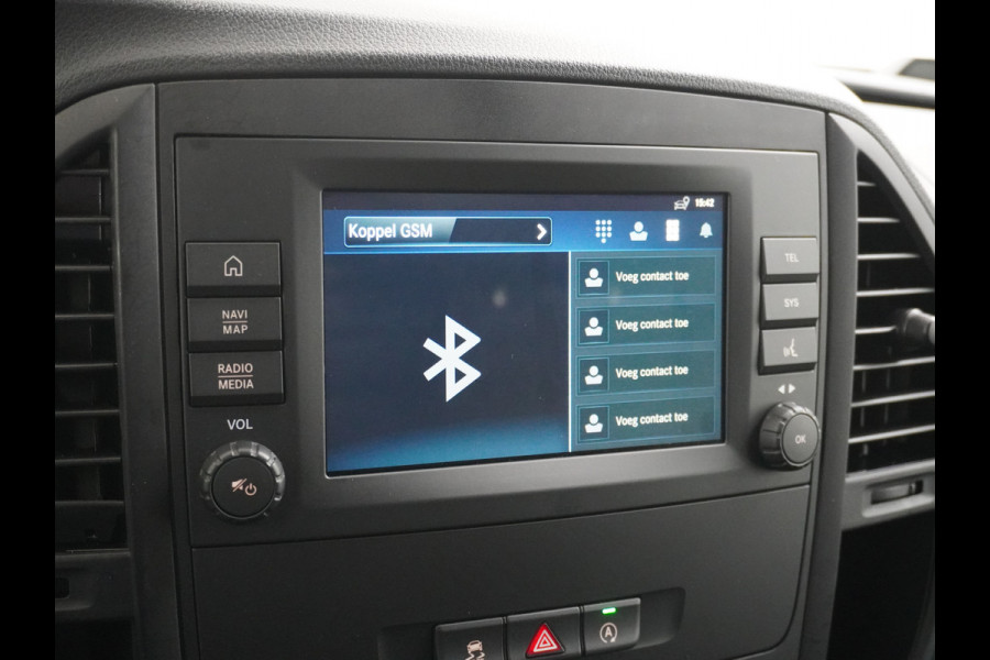 Mercedes-Benz Vito 116CDI 164PK Lang Navi PDC-v+a Camera ParkAssist Trekhaak Airco-CruiseC. Regen-Lichtsensor Bluetooth Schuifdeur Betonplex vloer Wandbetimmering + LedVerlichte-laadruim Dimlicht-Assist Tempmatik Warmtewerend-Glas Elektr-Spiegels+Verwarmd  2.000kg Trekvermogen 1e Eigenaar Nwe Model BlueTec gen 3  EURO 6 CI