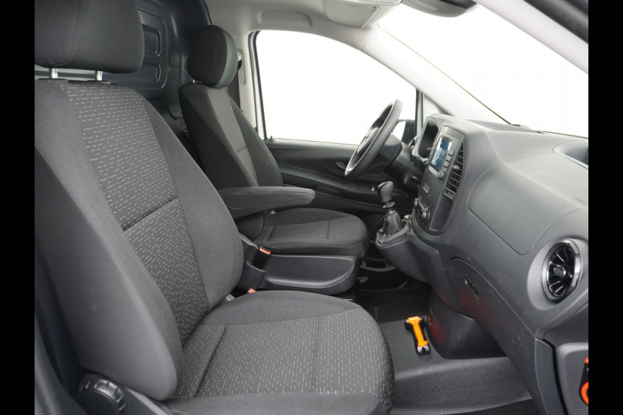 Mercedes-Benz Vito 116CDI 164PK Lang Navi PDC-v+a Camera ParkAssist Trekhaak Airco-CruiseC. Regen-Lichtsensor Bluetooth Schuifdeur Betonplex vloer Wandbetimmering + LedVerlichte-laadruim Dimlicht-Assist Tempmatik Warmtewerend-Glas Elektr-Spiegels+Verwarmd  2.000kg Trekvermogen 1e Eigenaar Nwe Model BlueTec gen 3  EURO 6 CI