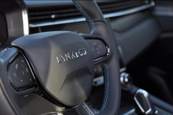 Lynk & Co 01 1.5 Lynk & Co 01 / 360 camera / Adaptieve cruise control/ Elektrische stoelen/ BLIS/ Stoelverwarming/ Elektrische achterklep/ Climate control/ Parkeersensoren met camera/ Regensensor/ Keyless entry