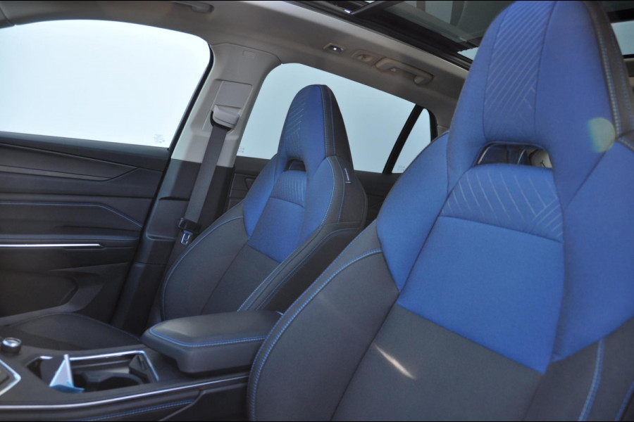 Lynk & Co 01 1.5 Lynk & Co 01 / 360 camera / Adaptieve cruise control/ Elektrische stoelen/ BLIS/ Stoelverwarming/ Elektrische achterklep/ Climate control/ Parkeersensoren met camera/ Regensensor/ Keyless entry