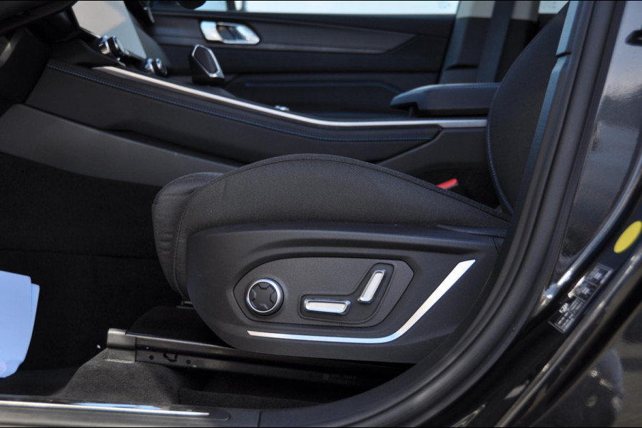 Lynk & Co 01 1.5 Lynk & Co 01 / 360 camera / Adaptieve cruise control/ Elektrische stoelen/ BLIS/ Stoelverwarming/ Elektrische achterklep/ Climate control/ Parkeersensoren met camera/ Regensensor/ Keyless entry