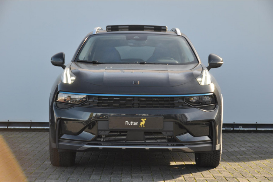 Lynk & Co 01 1.5 Lynk & Co 01 / 360 camera / Adaptieve cruise control/ Elektrische stoelen/ BLIS/ Stoelverwarming/ Elektrische achterklep/ Climate control/ Parkeersensoren met camera/ Regensensor/ Keyless entry