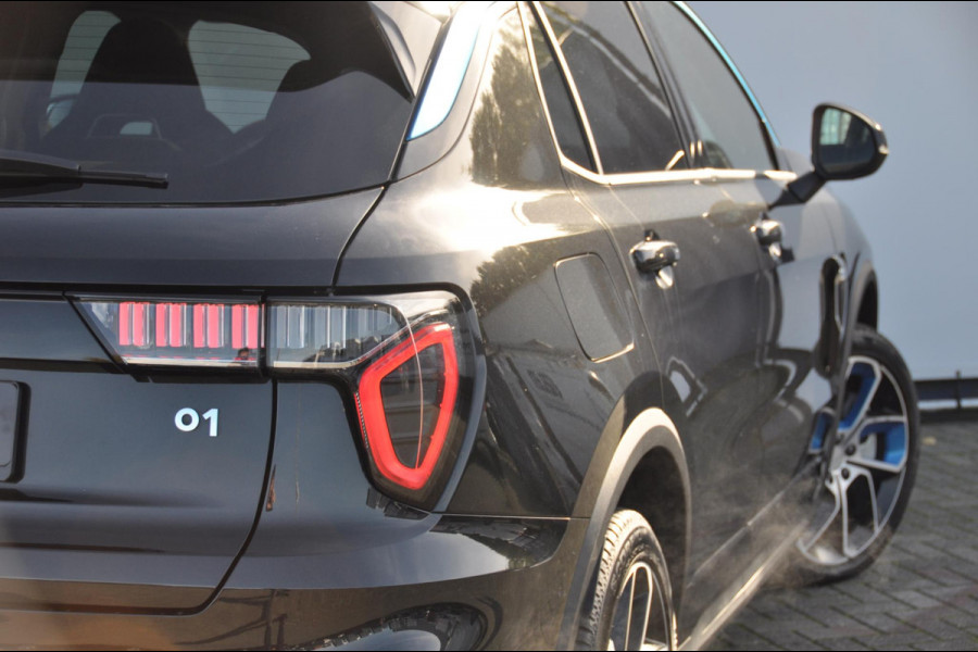 Lynk & Co 01 1.5 Lynk & Co 01 / 360 camera / Adaptieve cruise control/ Elektrische stoelen/ BLIS/ Stoelverwarming/ Elektrische achterklep/ Climate control/ Parkeersensoren met camera/ Regensensor/ Keyless entry