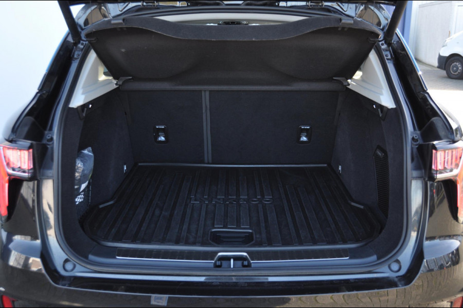 Lynk & Co 01 1.5 Lynk & Co 01 / 360 camera / Adaptieve cruise control/ Elektrische stoelen/ BLIS/ Stoelverwarming/ Elektrische achterklep/ Climate control/ Parkeersensoren met camera/ Regensensor/ Keyless entry